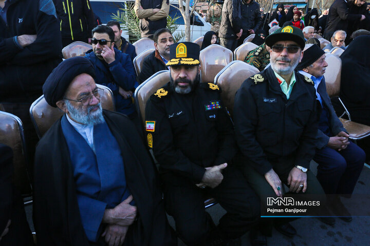 تشییع باشکوه لاله‌های خونین امنیت در اصفهان