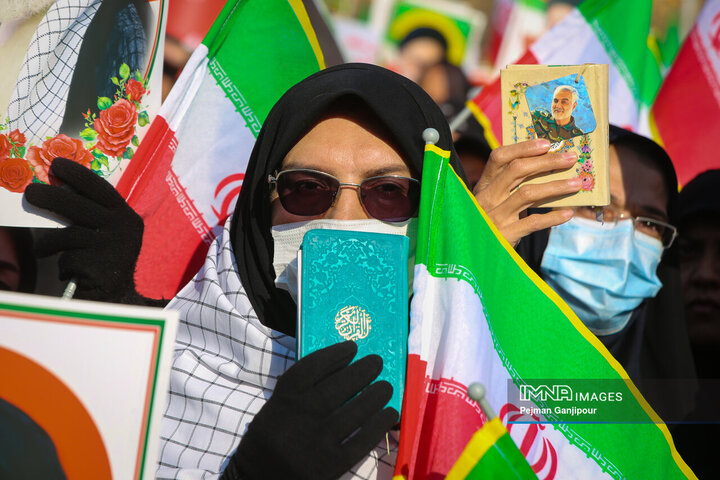 حماسه عظیم ۲۲ دی اصفهان در پناه قرآن‌