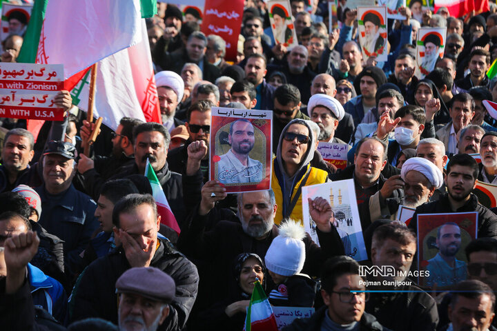 تشییع باشکوه لاله‌های خونین امنیت در اصفهان