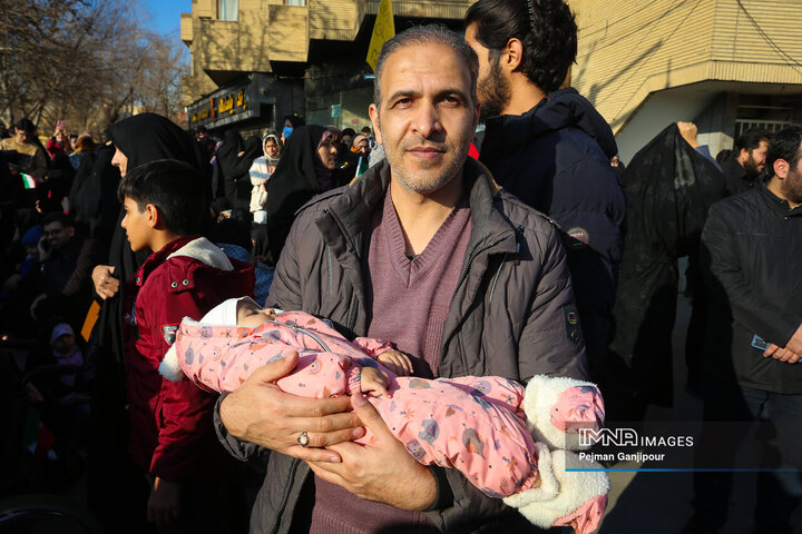 تشییع باشکوه لاله‌های خونین امنیت در اصفهان