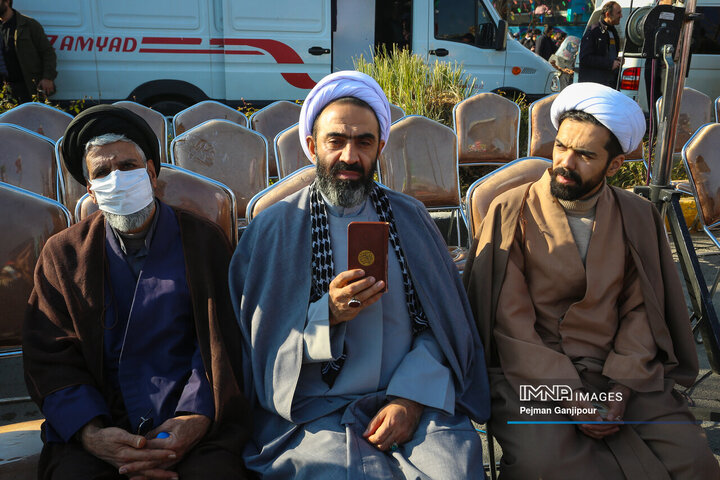 تشییع باشکوه لاله‌های خونین امنیت در اصفهان