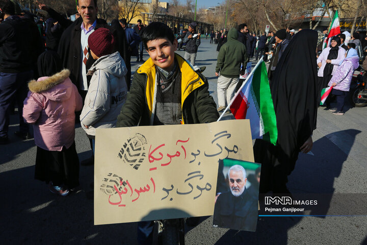 تشییع باشکوه لاله‌های خونین امنیت در اصفهان