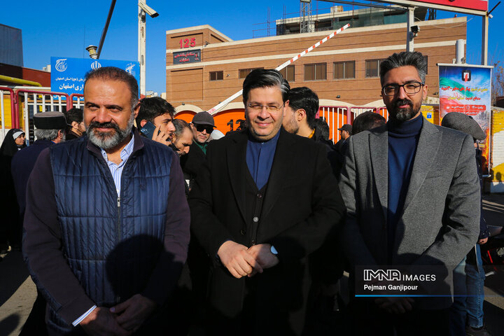 تشییع باشکوه لاله‌های خونین امنیت در اصفهان