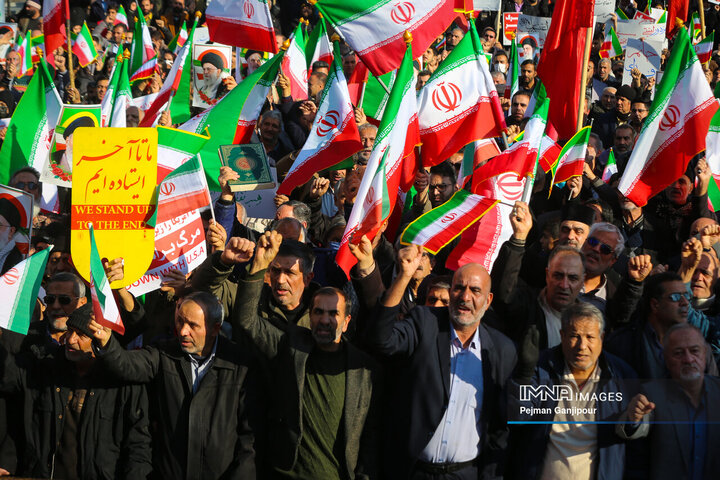 تشییع باشکوه لاله‌های خونین امنیت در اصفهان