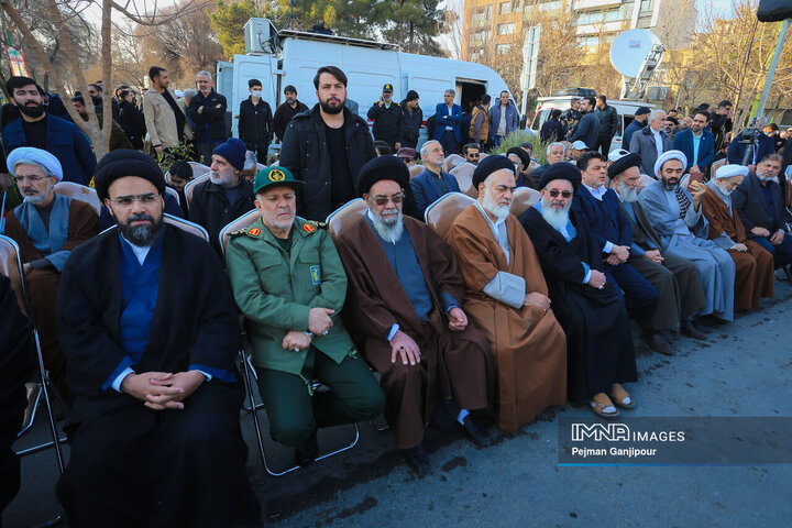 تشییع باشکوه لاله‌های خونین امنیت در اصفهان