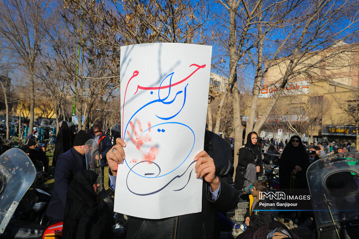 تشییع باشکوه لاله‌های خونین امنیت در اصفهان