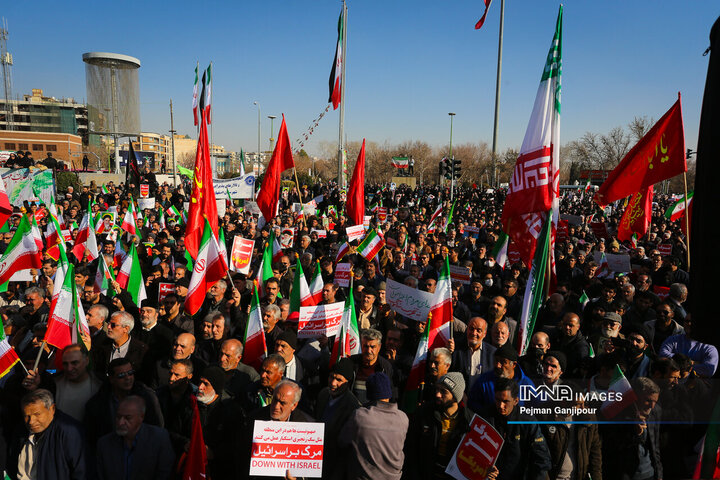 تشییع باشکوه لاله‌های خونین امنیت در اصفهان