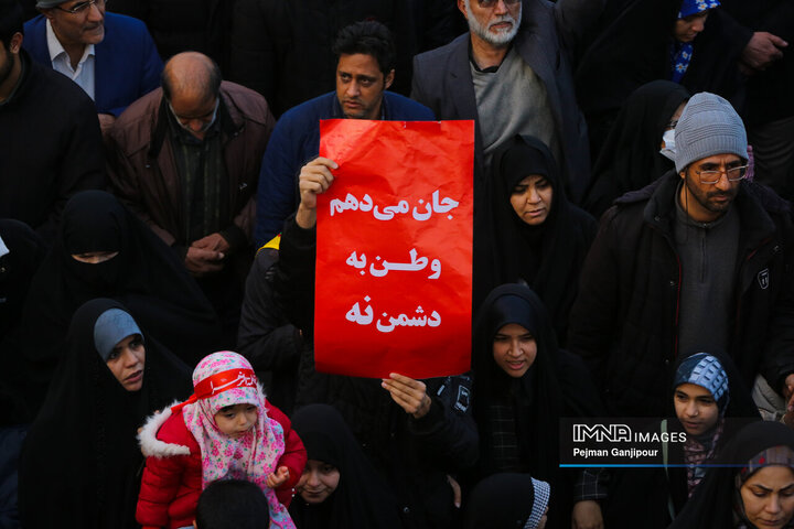 تشییع باشکوه لاله‌های خونین امنیت در اصفهان