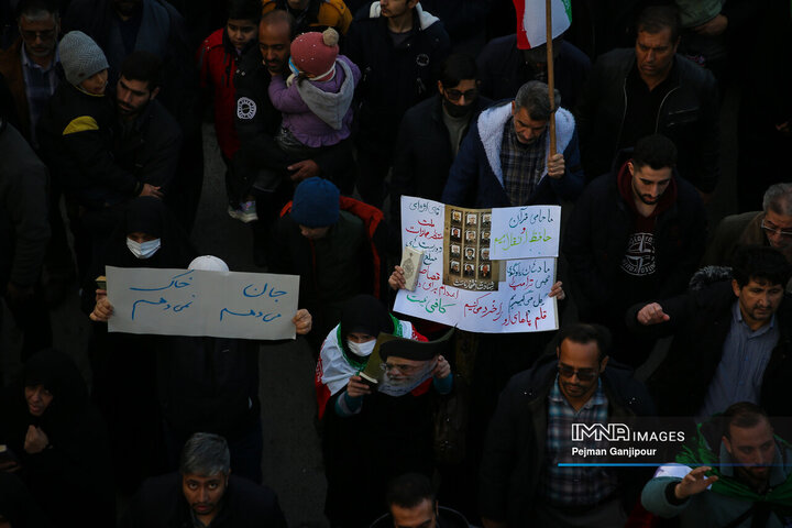 تشییع باشکوه لاله‌های خونین امنیت در اصفهان