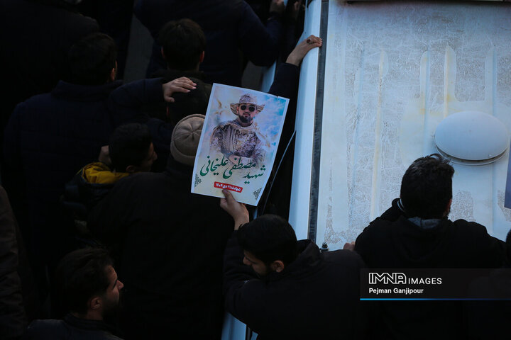 تشییع باشکوه لاله‌های خونین امنیت در اصفهان