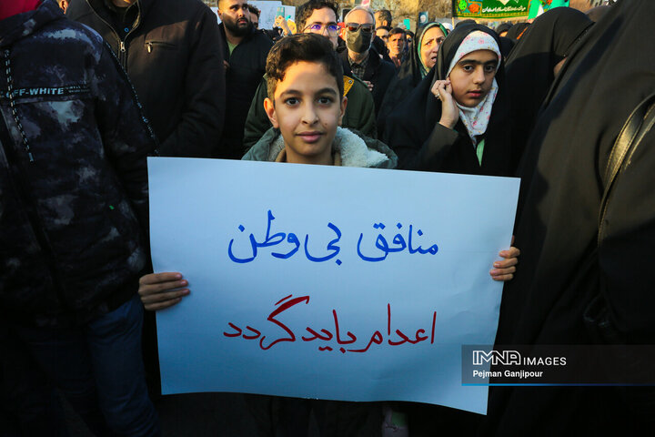 تشییع باشکوه لاله‌های خونین امنیت در اصفهان