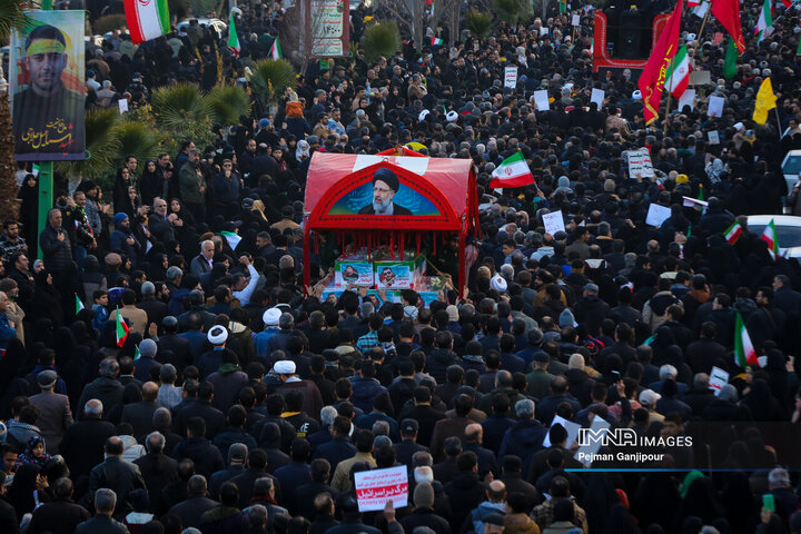 تشییع باشکوه لاله‌های خونین امنیت در اصفهان