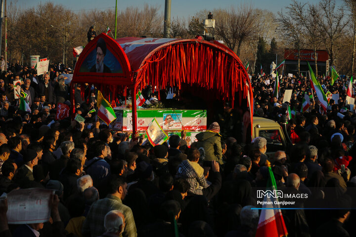 تشییع باشکوه لاله‌های خونین امنیت در اصفهان