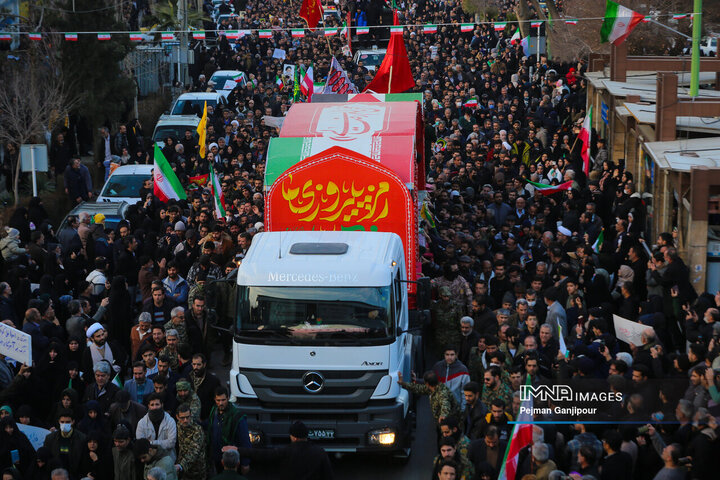 تشییع باشکوه لاله‌های خونین امنیت در اصفهان