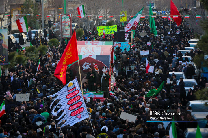 تشییع باشکوه لاله‌های خونین امنیت در اصفهان