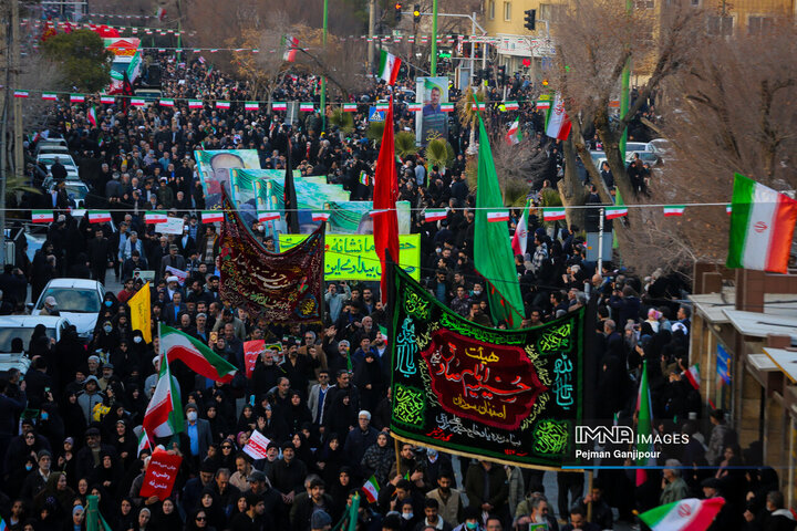 تشییع باشکوه لاله‌های خونین امنیت در اصفهان