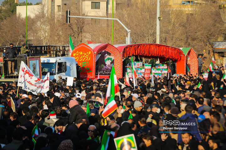 تشییع باشکوه لاله‌های خونین امنیت در اصفهان