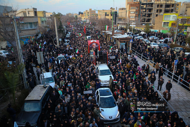 تشییع باشکوه لاله‌های خونین امنیت در اصفهان