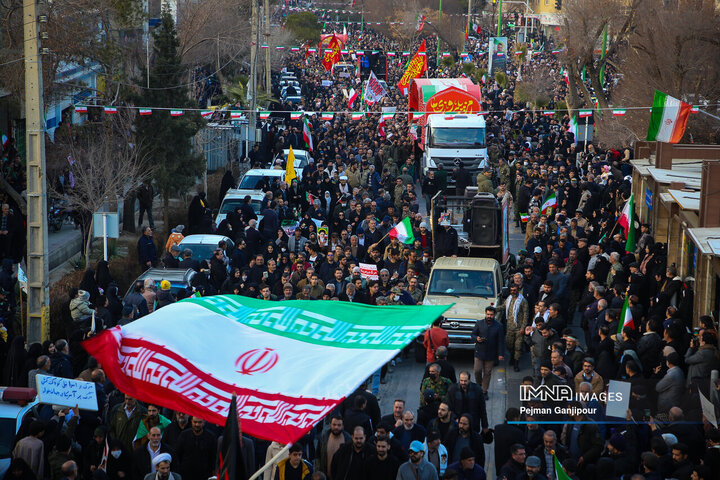 تشییع باشکوه لاله‌های خونین امنیت در اصفهان