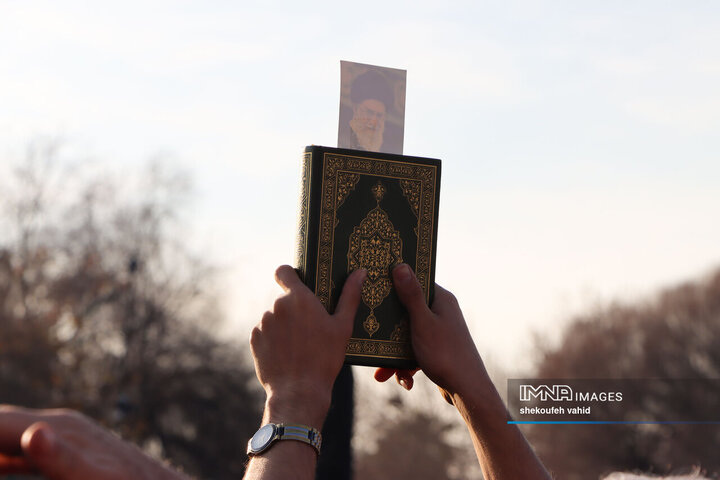 حماسه عظیم ۲۲ دی اصفهان در پناه قرآن‌