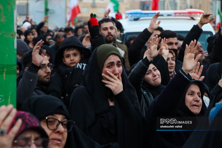 در حاشیه تشییع شهدای مدافع امنیت