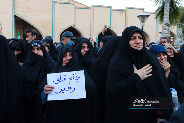 در حاشیه تشییع شهدای مدافع امنیت