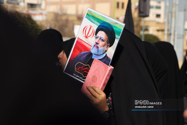 حماسه عظیم ۲۲ دی اصفهان در پناه قرآن‌