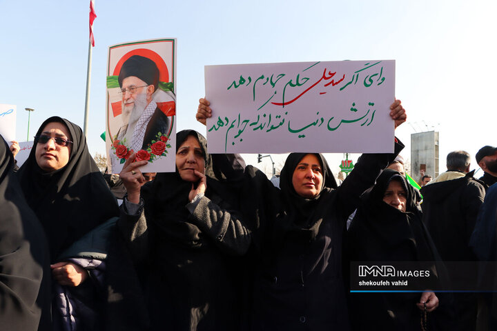 در حاشیه تشییع شهدای مدافع امنیت