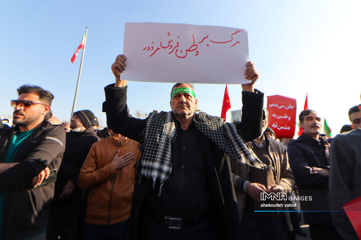 در حاشیه تشییع شهدای مدافع امنیت