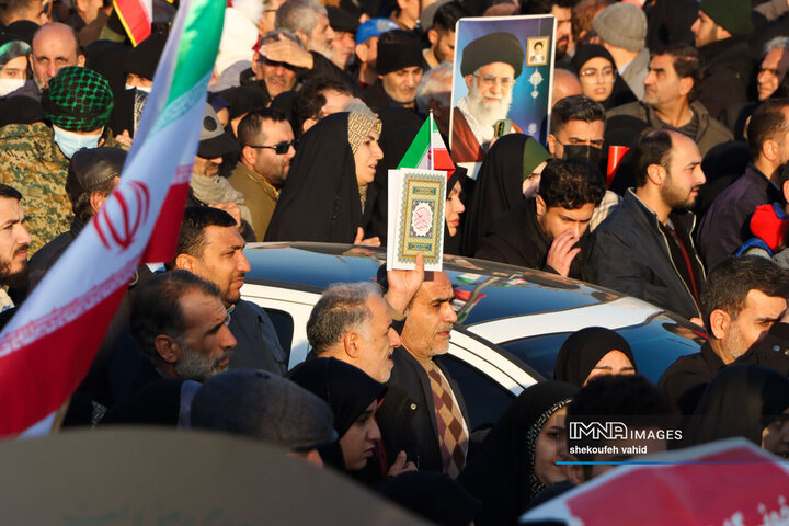 حماسه عظیم ۲۲ دی اصفهان در پناه قرآن‌