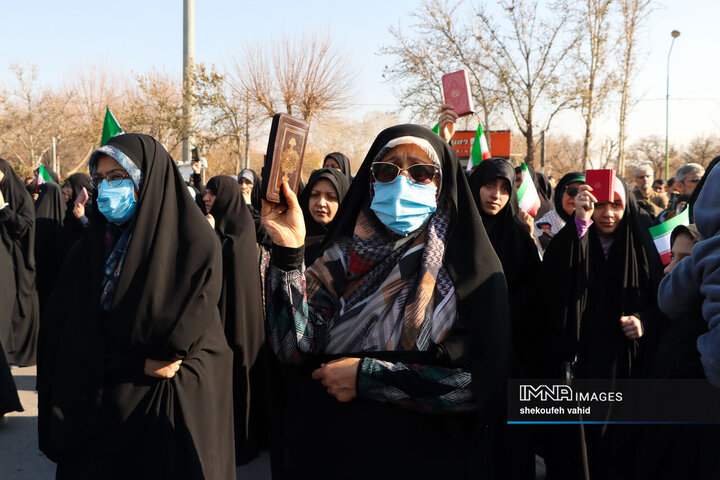 حماسه عظیم ۲۲ دی اصفهان در پناه قرآن‌