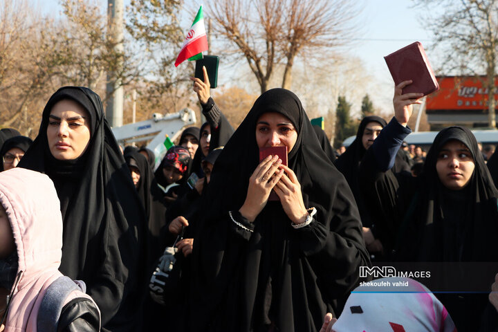 حماسه عظیم ۲۲ دی اصفهان در پناه قرآن‌