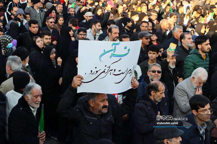 در حاشیه تشییع شهدای مدافع امنیت