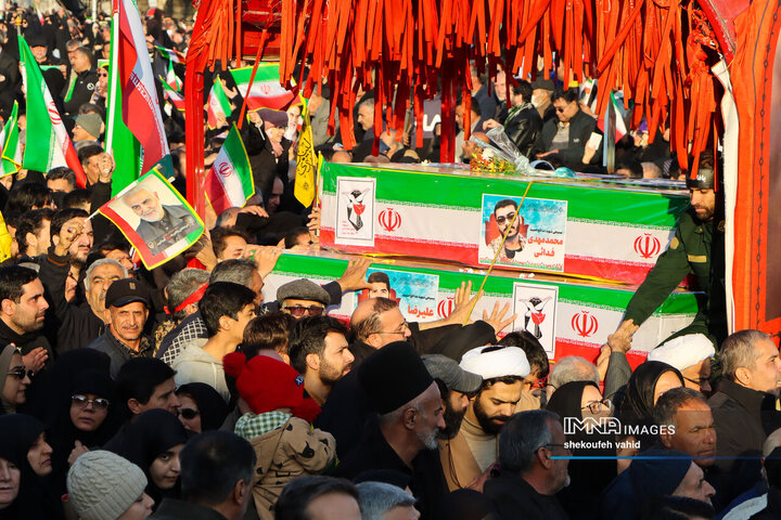 در حاشیه تشییع شهدای مدافع امنیت