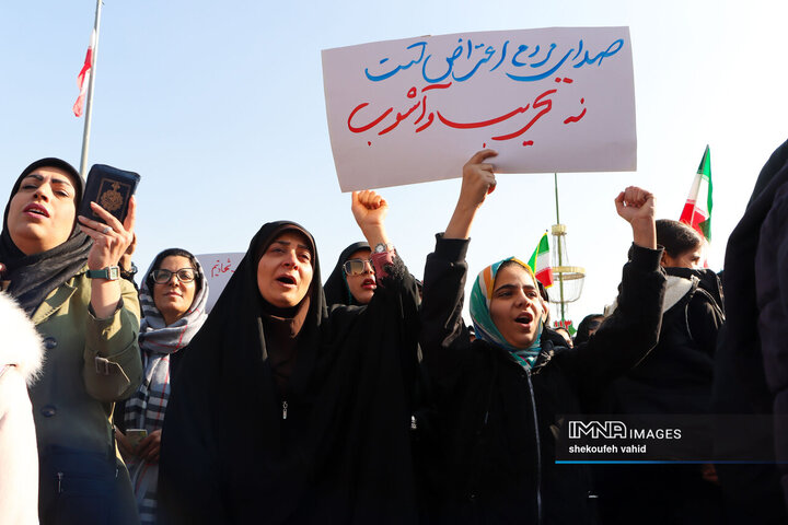 در حاشیه تشییع شهدای مدافع امنیت