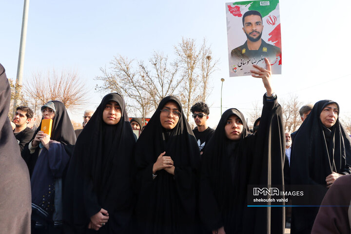 در حاشیه تشییع شهدای مدافع امنیت