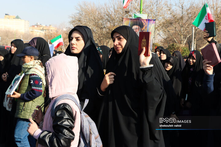 در حاشیه تشییع شهدای مدافع امنیت