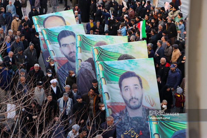 در حاشیه تشییع شهدای مدافع امنیت