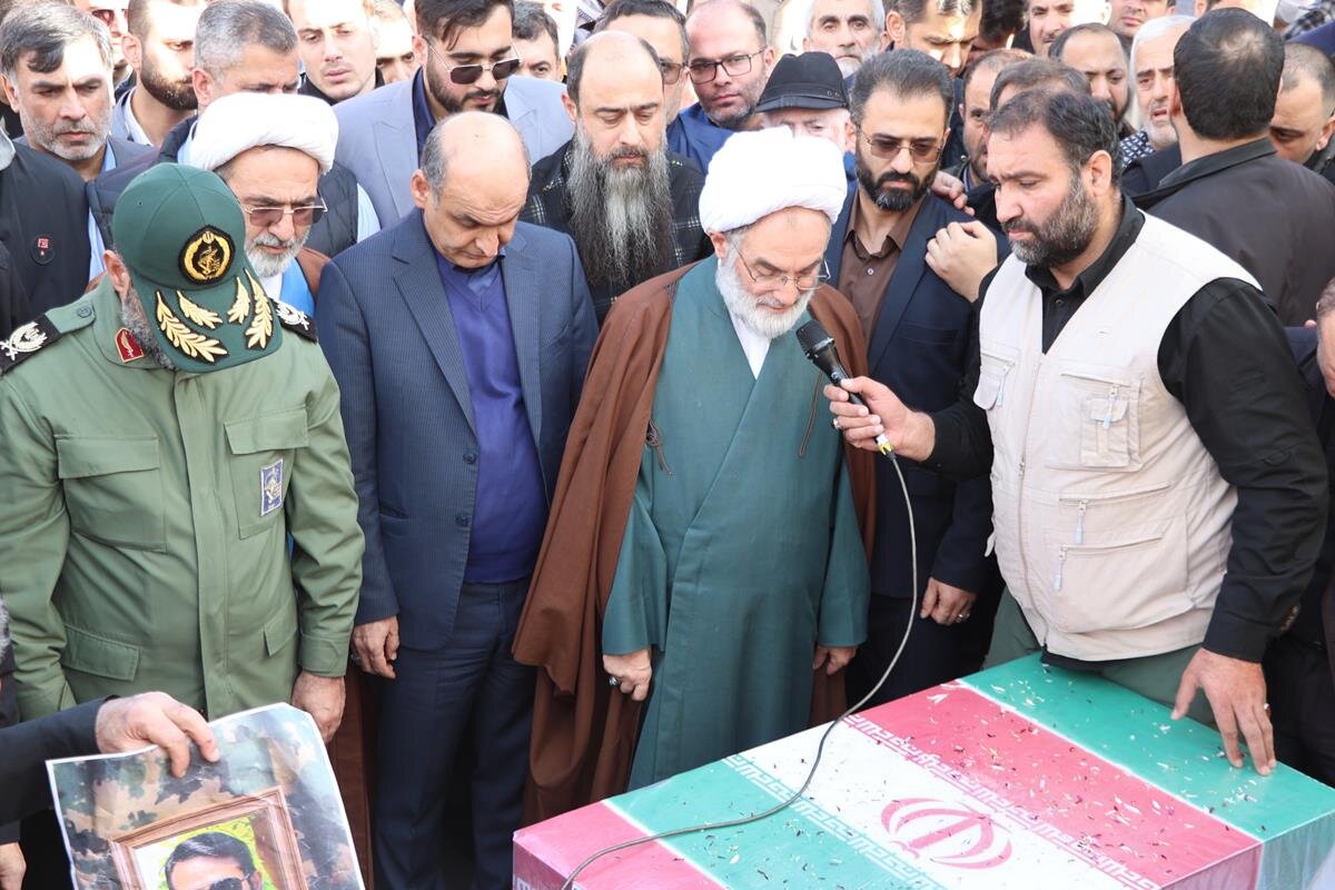 مراسم تشییع شهدای مدافع امنیت در رشت برگزار شد