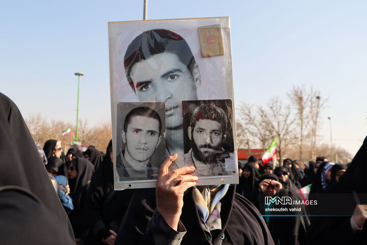 حماسه عظیم ۲۲ دی اصفهان در پناه قرآن‌