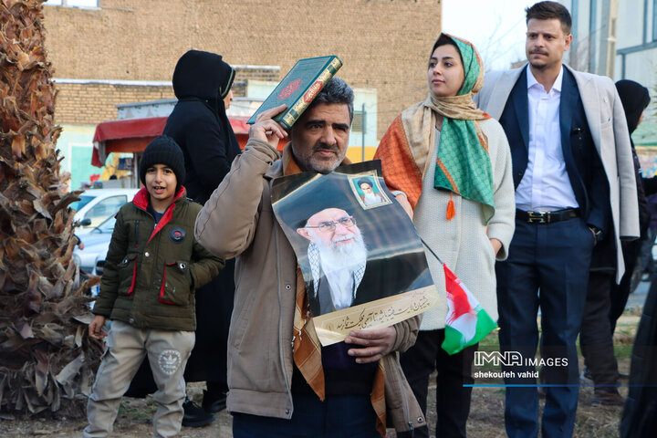 حماسه عظیم ۲۲ دی اصفهان در پناه قرآن‌