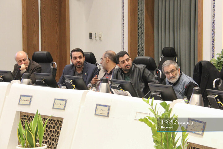 جلسه فوق‌العاده اعضای شورای شهر و مدیران اقتصادی و ستاد تنظیم بازار اصفهان