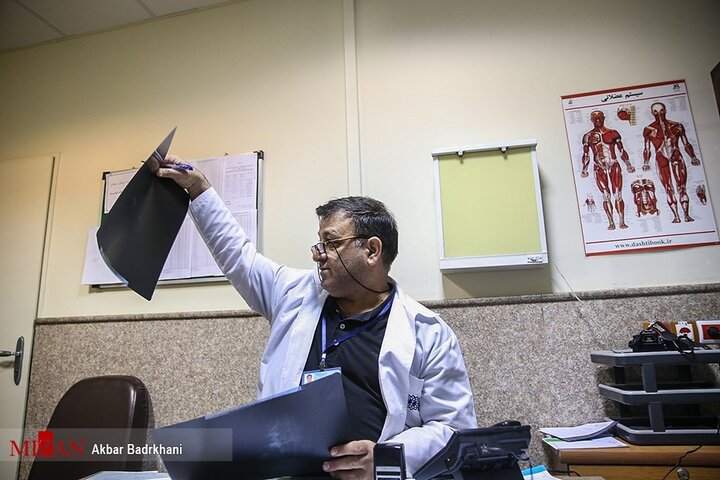 اخذ ویزیت یک میلیون تومانی توسط برخی پزشکان تخلف آشکار است