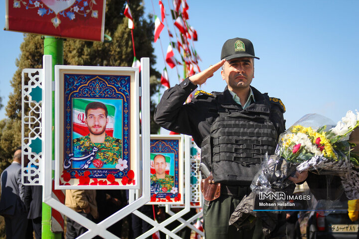 آیین رونمایی از یادمان شهدای اغتشاشات اخیر در منطقه 12 شهرداری اصفهان