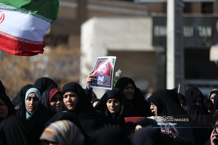 تشییع 7شهید مدافع امنیت در زرین شهر