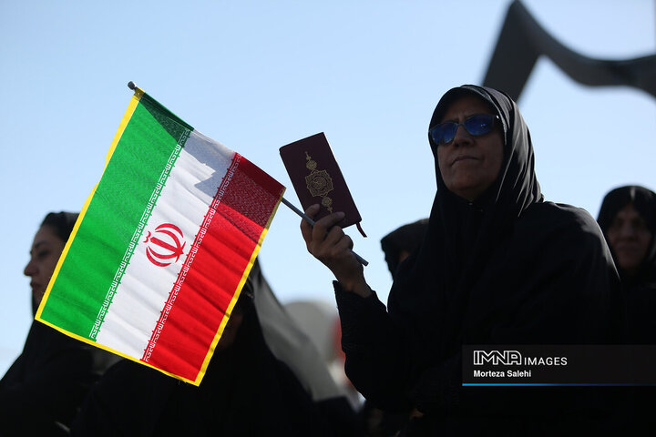 تشییع 7شهید مدافع امنیت در زرین شهر