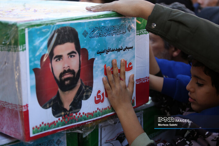 تشییع 7شهید مدافع امنیت در زرین شهر