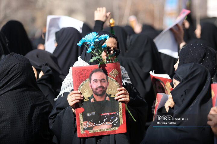 تشییع 7شهید مدافع امنیت در زرین شهر