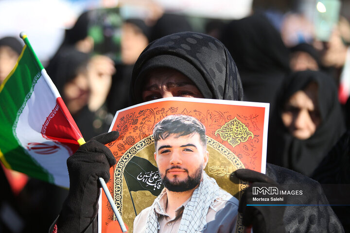 تشییع 7شهید مدافع امنیت در زرین شهر