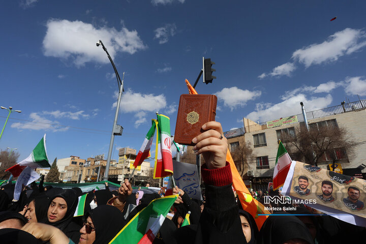 تشییع 7شهید مدافع امنیت در زرین شهر